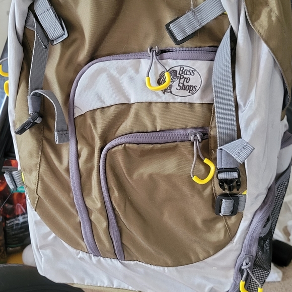 bass pro tackle backpack